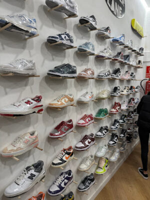 SNEAKER LANE