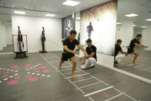 Clínica de fisioterapia avanzada y del deporte by Ionclinics
