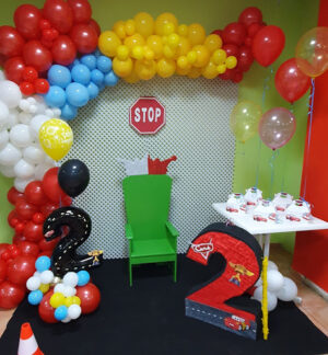 Loly Party Decoración y arte con globos.