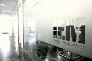 IEM DIGITAL BUSINESS SCHOOL