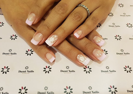 Dumi nails