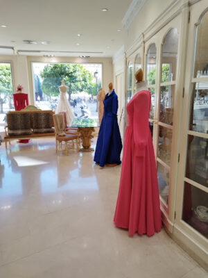 Rosas Rosa - Tienda Vestidos Novia, Fiesta, Festera, Madrina, Invitada, Graduación, Atelier, Comunión niña y niño Valencia
