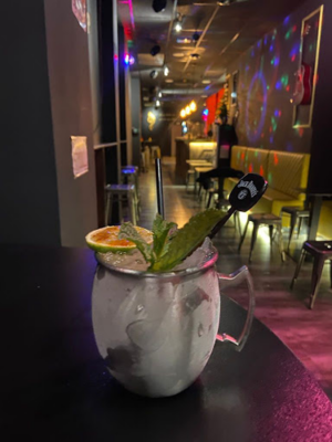 Karaoke & Music Bar "Malos Pasos"